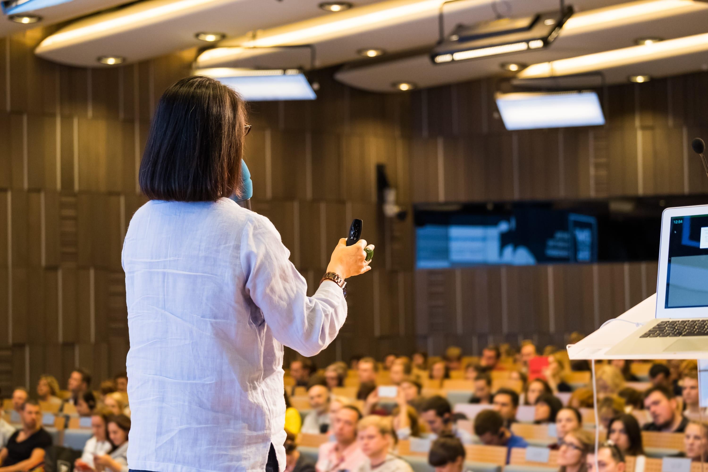 Find Top-Rated, Experienced Public Speaking Trainers