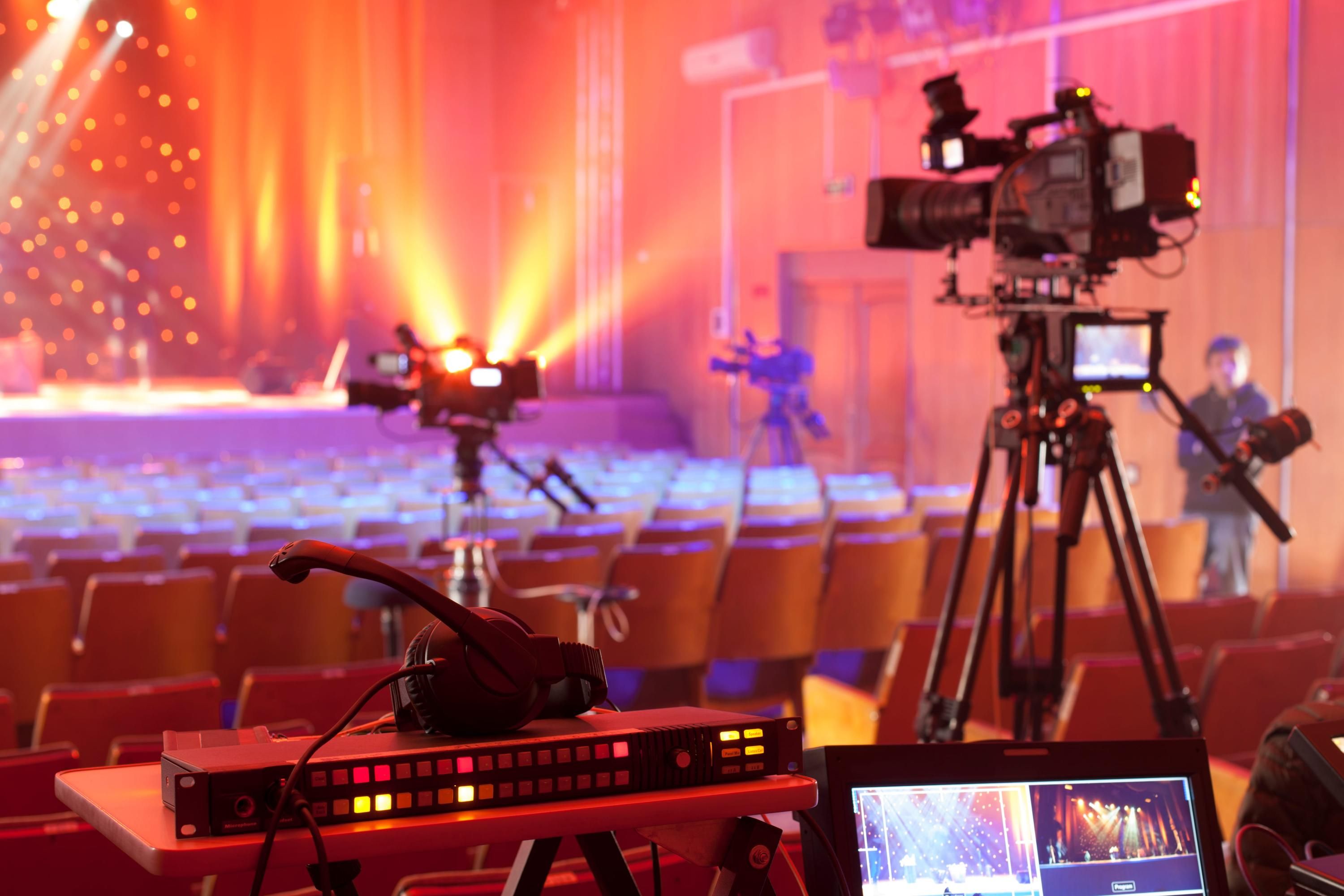 Find Top-Rated, Experienced AV Equipment Hire Companies